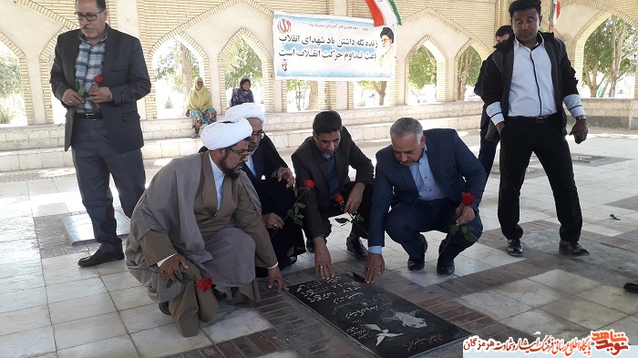 تجدید عهد و پیمان با آرمانهای انقلاب اسلامی و شهدا در شهر میناب تجدید عهد و پیمان با آرمانهای انقلاب اسلامی و شهدا در شهر میناب