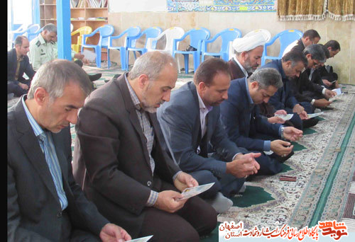 همزمان با آغاز  هفته دولت مراسم زیارت عاشورا وغباروبی گلزار شهدای شهر داران