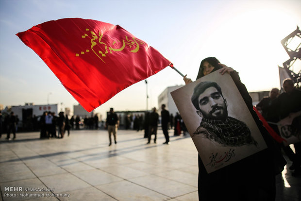 کنار لشگر عشاق حسین هم قدمم/ دلگویههای مردم تهران برای شهید حججی کنار لشگر عشاق حسین هم قدمم/ دلگویههای مردم تهران برای شهید حججی