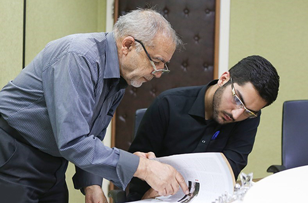 ظهیرنژاد آیت الله خامنهای را معلم خود میدانست ظهیرنژاد آیت الله خامنهای را معلم خود میدانست