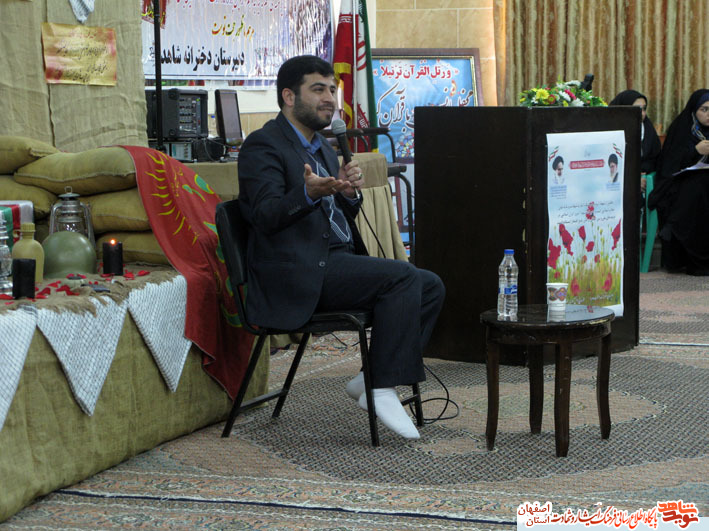برگزاری مراسم گرامیداشت شهدای کاشان در دبیرستان دخترانه شاهد برگزاری مراسم گرامیداشت شهدای کاشان در دبیرستان دخترانه شاهد