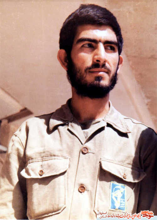 مادر سرداران شهید علی اکبر و احمد (عبداله)صالحی آرانی به دو فرزند شهیدش پوست مادر سرداران شهید علی اکبر و احمد (عبداله)صالحی آرانی به دو فرزند شهیدش پوست