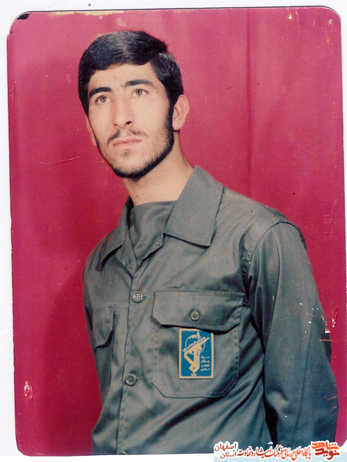 مادر سرداران شهید علی اکبر و احمد (عبداله)صالحی آرانی به دو فرزند شهیدش پوست مادر سرداران شهید علی اکبر و احمد (عبداله)صالحی آرانی به دو فرزند شهیدش پوست