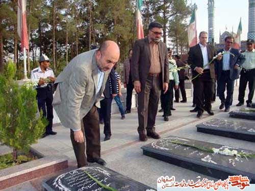شروع هفته دولت با شهدا کاشان شروع هفته دولت با شهدا کاشان