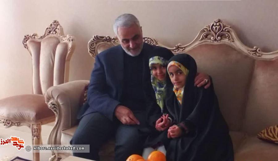 دیدار سرلشکر سلیمانی با خانواده شهدای مدافع حرم در استان البرز دیدار سرلشکر سلیمانی با خانواده شهدای مدافع حرم در استان البرز