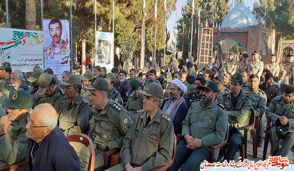 به مناسبت دهه مبارک فجر گلزار شهدای شاهرود گلباران شد
