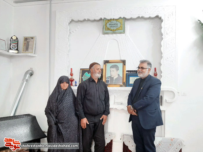 دیدار رئیس بنیاد شهید فیروزکوه با خانواده شهید دیدار رئیس بنیاد شهید فیروزکوه با خانواده شهید