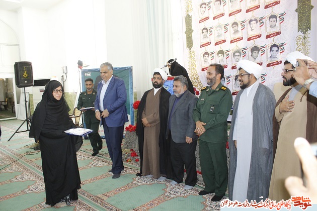 تجلیل از 4والدین تجلیل از 4والدین