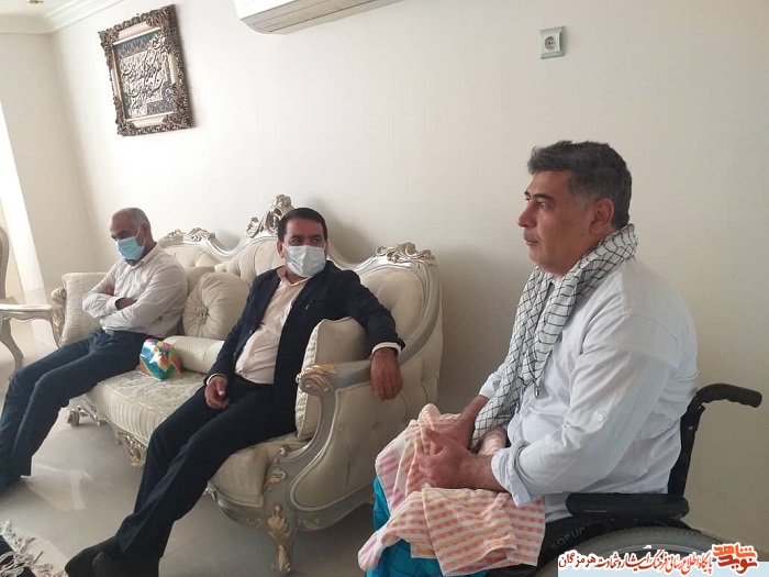 تجلیل از یادگاران هشت سال دفاع مقدس تجلیل از یادگاران هشت سال دفاع مقدس