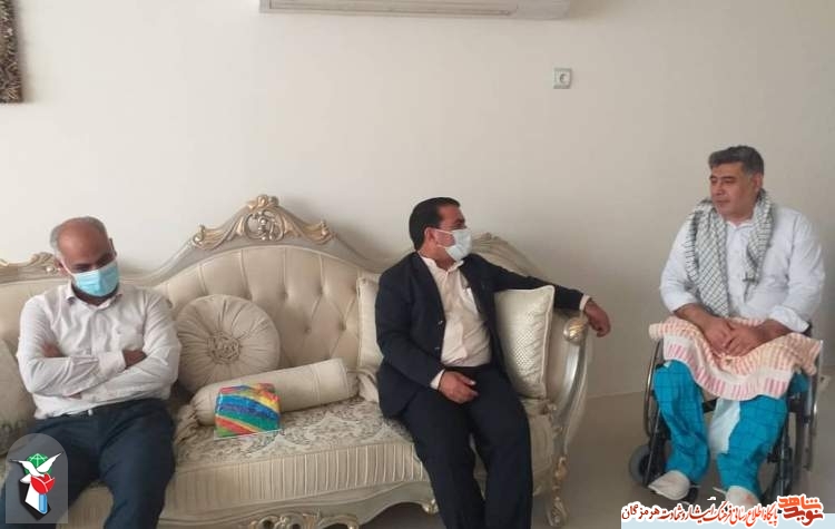 تجلیل از یادگاران هشت سال دفاع مقدس تجلیل از یادگاران هشت سال دفاع مقدس