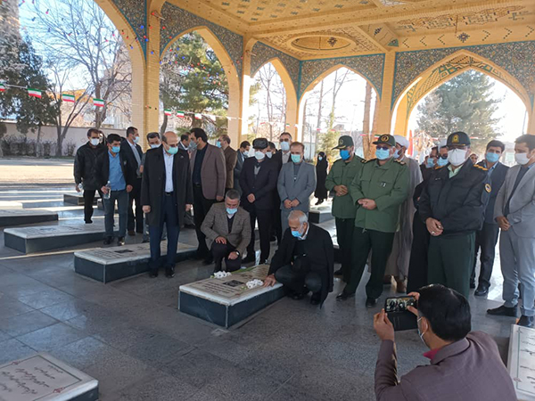 قائم مقام رئیس کمیته امداد به مقام شهدا ادای احترام کرد