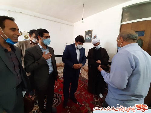 تجلیل مسئولین از خانواده شهیده «هانیه اکبریان»