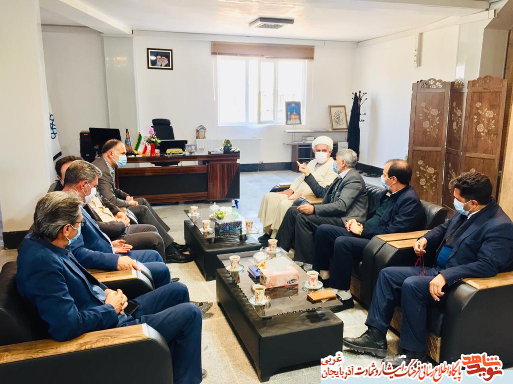 خدمت به خانواده هاي معظم شهدا باعث فخر مباهات است خدمت به خانواده هاي معظم شهدا باعث فخر مباهات است
