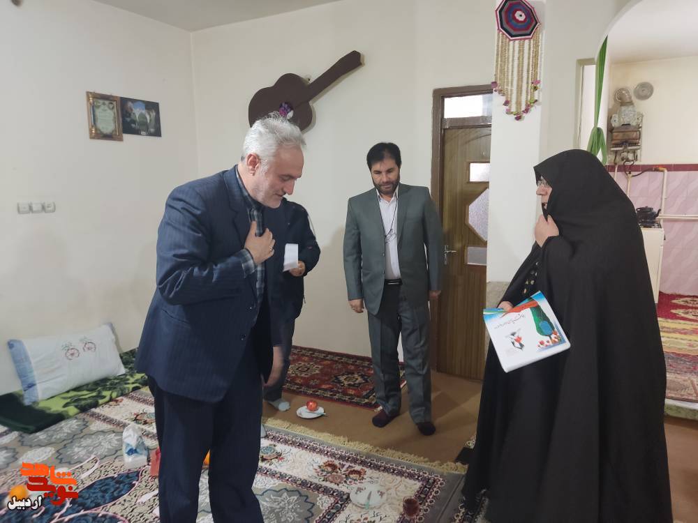 شهدا و ایثارگران پیرزمندان جهاد اکبر و اصغر هستند شهدا و ایثارگران پیرزمندان جهاد اکبر و اصغر هستند