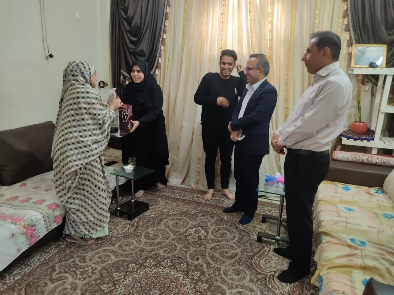 دیدار و دلجویی با تنی چند از خانواده‌های شهدا در هرمزگان
