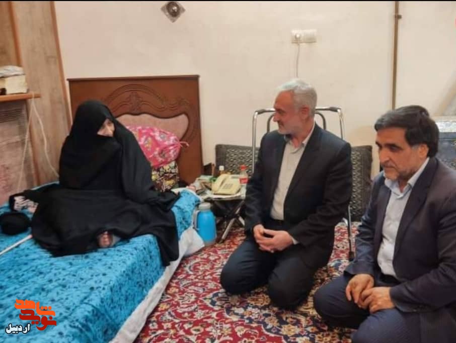 دیدار با خانواده شهدای سادات اردبیل
