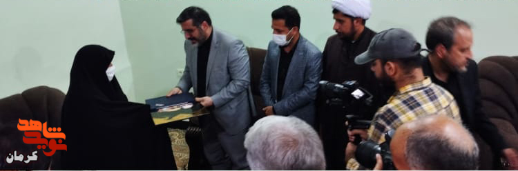 دیدار وزیر فرهنگ و ارشاد اسلامی با خانواده شهیدان «جواد خانه گیر و سردار محمد شهسواری» در رودبارجنوب و کهنوج