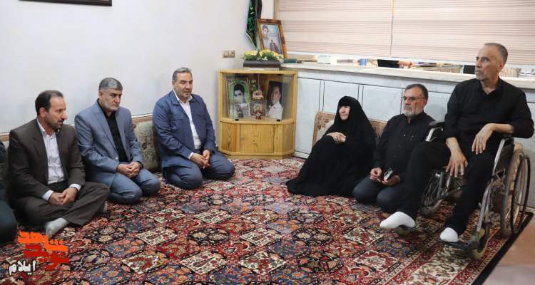 شهدا و خانواده معظم شهدا گنجینه‌های عظیم و برگ زرینی هستند که در دل تاریخ ثبت و ضبط می شوند