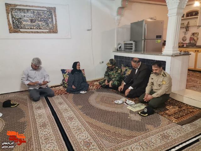والدین معظم شهدا قهرمانان واقعی و مظهر ایثارگری در کشور هستند والدین معظم شهدا قهرمانان واقعی و مظهر ایثارگری در کشور هستند