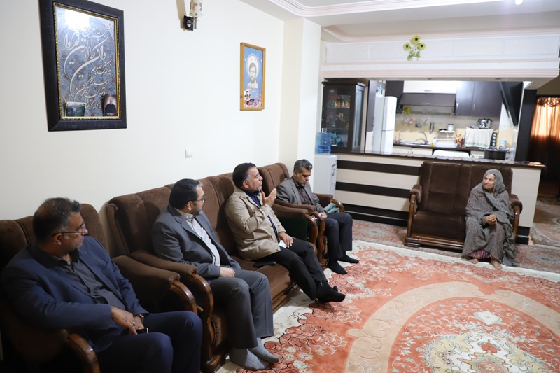 دیدار مدیرکل بازرسی بنیاد با خانواده شهید «عیسی کریمی» و جانباز «جهانشیر جوادی‌زاده»