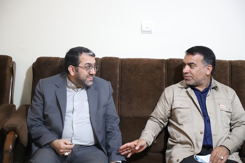 دیدار مدیرکل بازرسی بنیاد با خانواده شهید «عیسی کریمی» و جانباز «جهانشیر جوادی‌زاده»