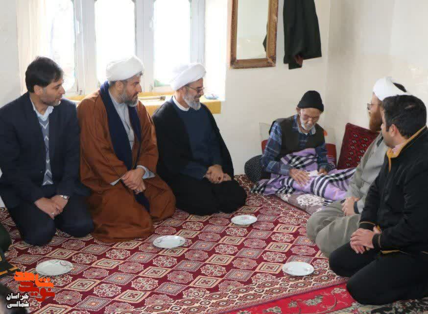 دیدار نماینده ولی‌فقیه در استان خراسان شمالی با خانواده شهید«فیروز قدیمی» وشهید «بهمن کاظمی راد» + تصاویر
