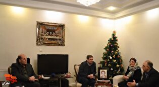 دیدار مدیر کل بنیاد شهید تهران بزرگ با خانواده شهید «انوشاوان عیوضیان»