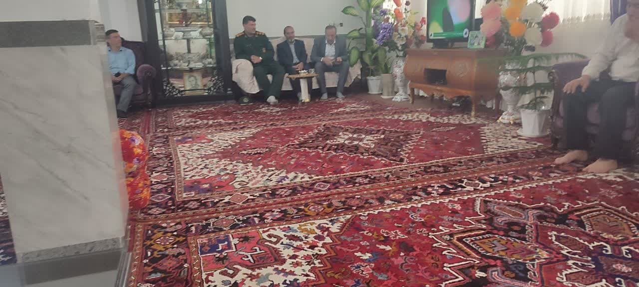 دیدار مسئولان شهرمیاندوآب با خانواده معظم شهید والامقام «احتشام مهری»