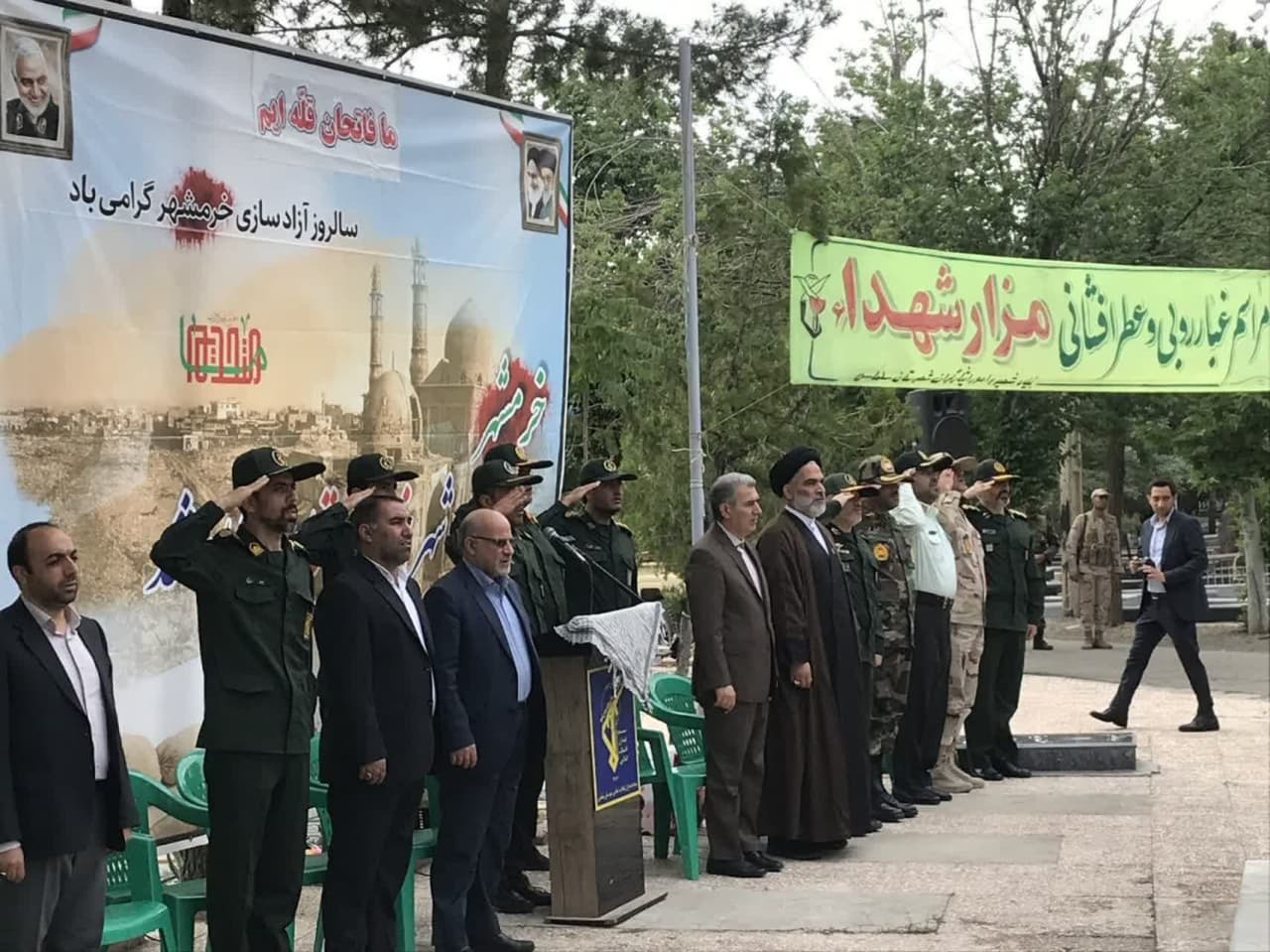 مراسم عطرافشانی و گلباران گلزار شهدای سلماس به مناسبت سالگرد آزادسازی خرمشهر