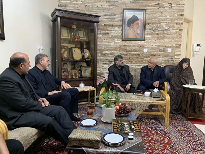 دیدار رئیس بنیاد شهید و امور ایثارگران با مادر شهیدان حسن و محمد باقری/  راه شهدا ادامه دارد