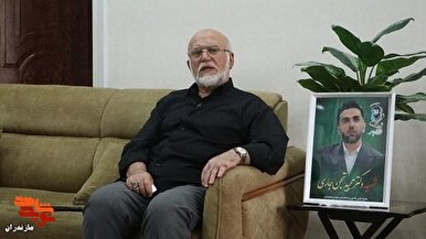 شهید نخبه که خانواده‌اش دستانش را بوسیدند