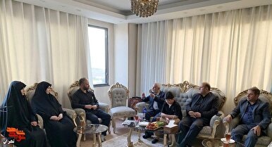 دیدار مدیرکل بنیاد شهید تهران با خانواده شهیدان بوستان‌افروز، طیب مسعود و بیات