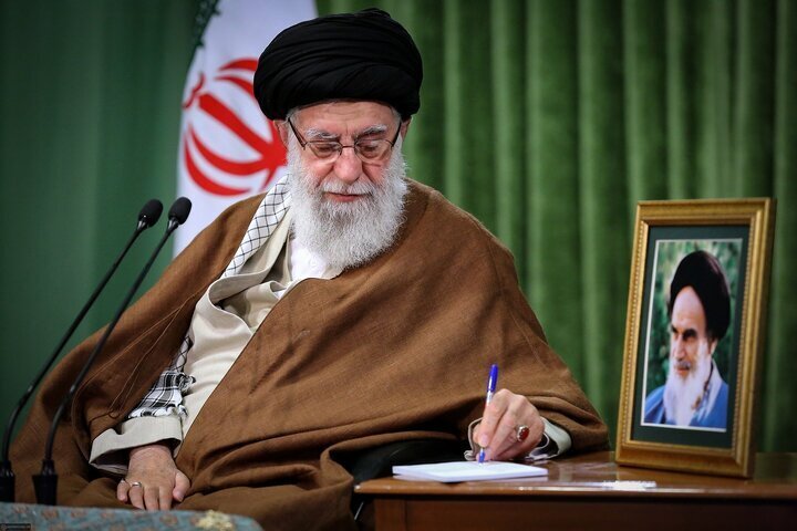تقریظ‌های امام خامنه‌ای بر داستان سه زن ایثارگر منتشر شد