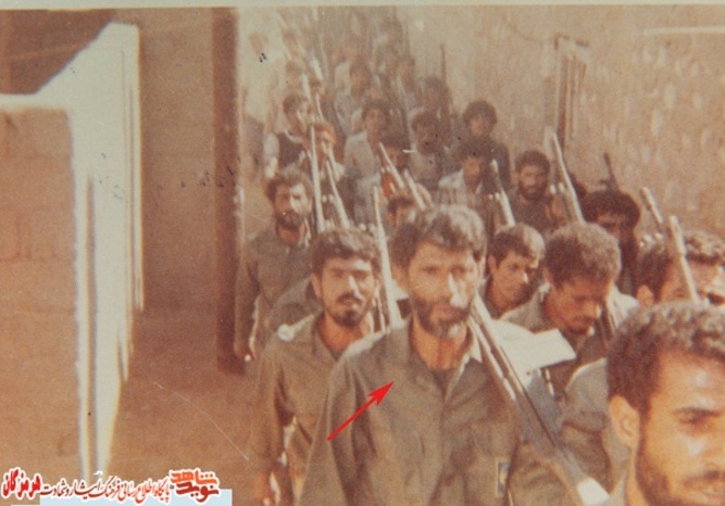 شهید در جمع همرزمانش