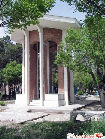 قبر وبارگاه شهید قیام پانزده خرداد شهید علی محمد قدیر زاده