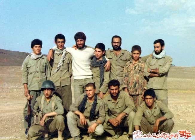 نفر دوم از چپ: شهید محمود مرادی