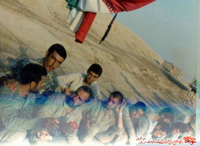 نفر اول از چپ: شهید محمود مرادی