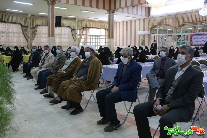 دیدار نماینده ولی فقیه با 40 نفر از همسران شهدا و جانبازان دیار قلمدان های مرصع