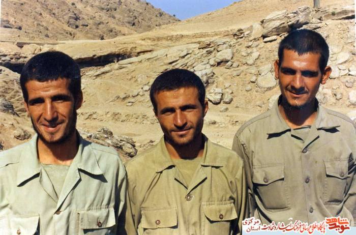 از چپ : شهید ولی اله عرب - شهید محمد محمدی - شهید محمد جواد کریمی