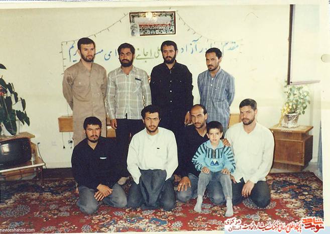 از چپ : ایستاده : سید علی اجاقی - حسین عمو شاهی - فرج اله فصیح - فرج اله تقوی - نشسته : وحید اکرمی - محمدعلی رسولی - سید فضل الدین ابطحی - حسن صولتی