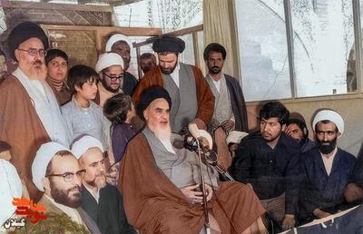 شهید آیت الله محمد مهدی ربانی املشی در کنار امام خمینی(ره) (نفر اول از سمت راست)