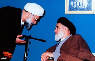شهید حاج صادق احسانبخش در کنار امام خمینی(ره)
